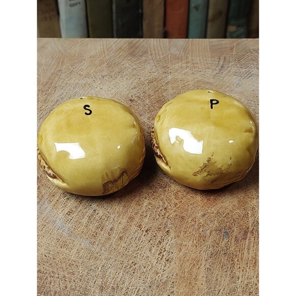 Vintage Kitchy Hamburger Salt And Pepper Shaker Set - Picture 3 of 11